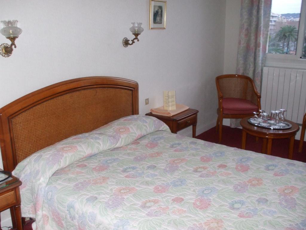 Hotel Aiglon 芒通 客房 照片
